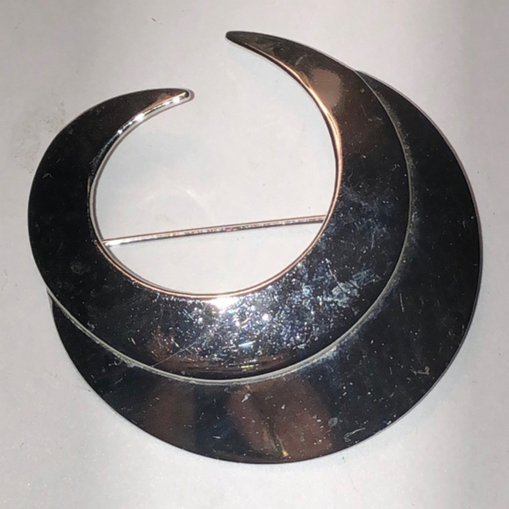 Sarah Coventry Silver Tone Cutout Circle Boho Retro Brooch Shoulder Pin
